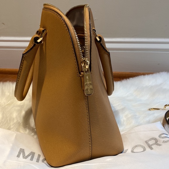 Michael Kors Crossbody - Picture 13 of 16